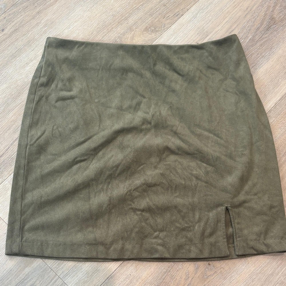 F21 GREEN MICRO SUEDE MINI SKIRT